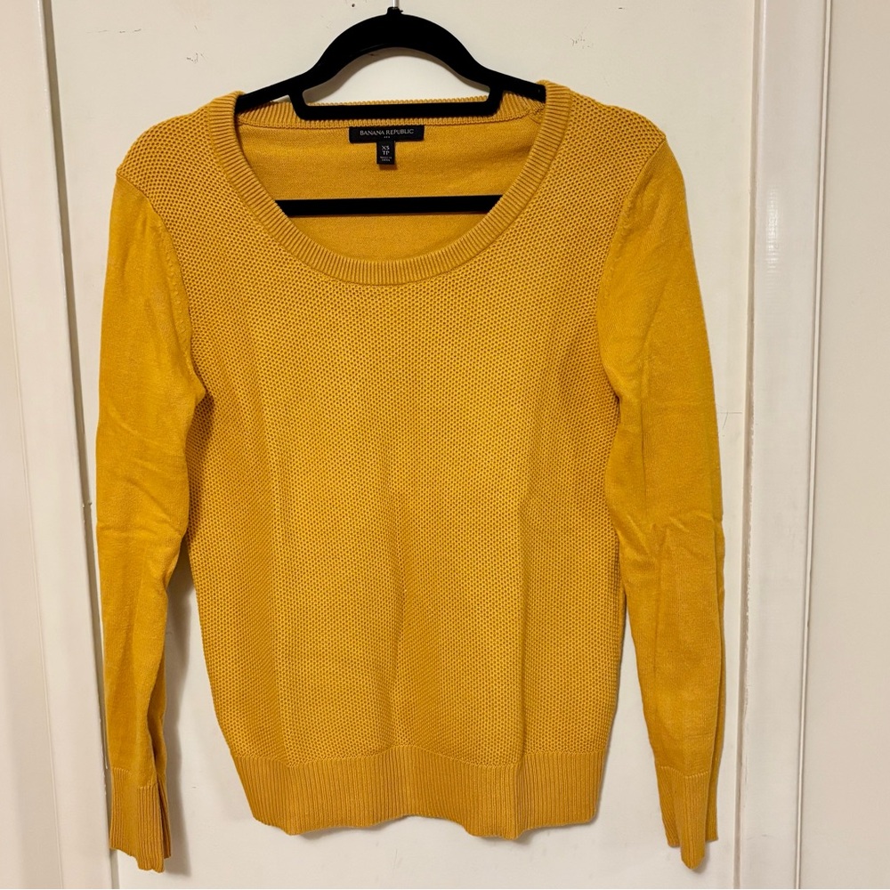 Banana Republic cotton Mustard Crew Neck Sweater XS